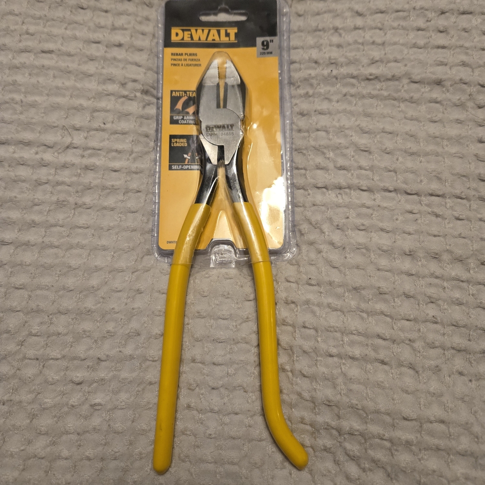 DEWALT 9" Yellow Handle Combination Pliers